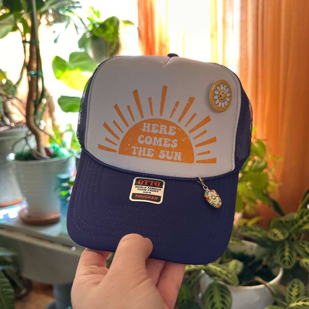 Otto Trucker Hat Here comes the sun